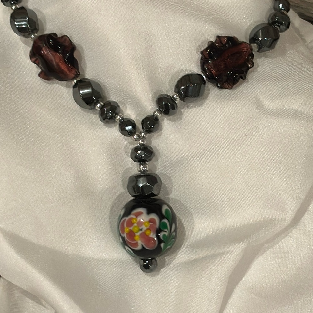 Exquisite bead necklace.